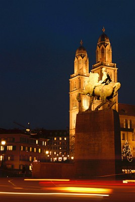 Hans-Waldmann-Grossmünster.jpg (87.33 KiB) 8290 mal betrachtet Zürich bei Nacht