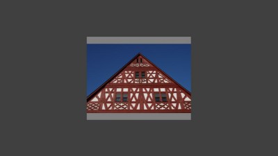 Das Bild zeigt wie eine 2:3-Aufnahme (von z.B. einer Spiegelreflexkamera) heruntergerechnet auf DVD-Auflösung die Fläche eines Full-HD-Monitor ausnutzt, wenn das Bild nicht hochskaliert wird. Skalieren ist Müll. Wo keine Information ist, kann Interpolation keine schaffen.